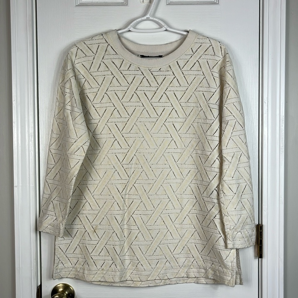 Banana Republic beiges long sleeved top size medium. Slits on sides.